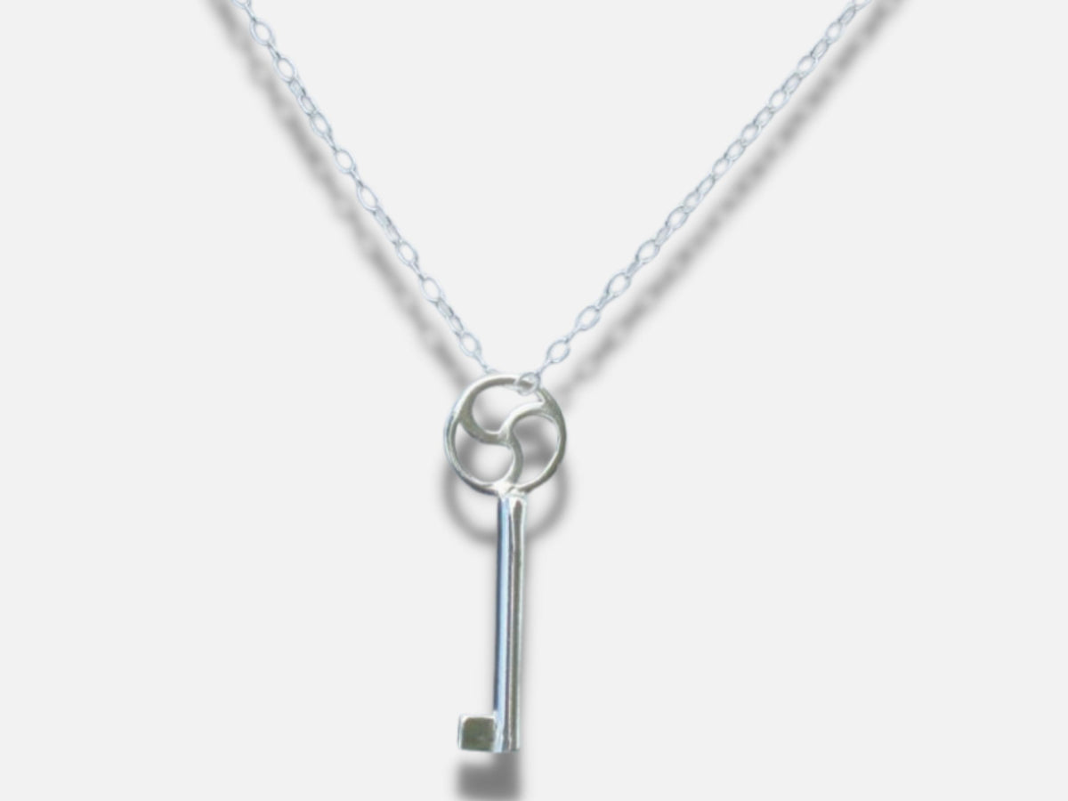 Solid Sterling Silver Padlock Necklace with 11mm Clasp – Erosmoon